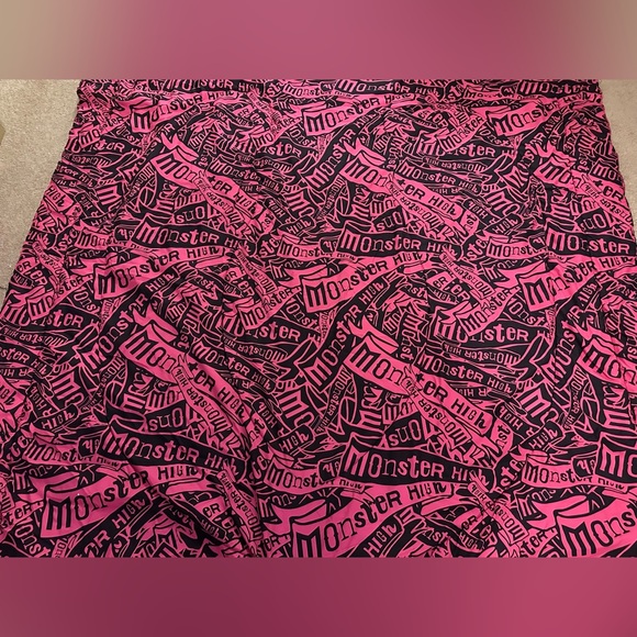 Girls Room Mattel Monster High Reversible Twin Full Comforter 72” X 86” - Picture 9 of 15